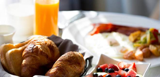 Люди, які пропускають сніданок, не отримують достатньо поживних речовин – дослідження - Фото