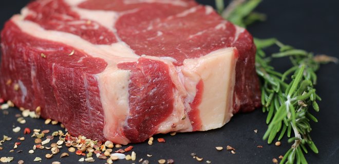 Споживання м'яса на вечерю збільшує ризик серцево-судинних захворювань – дослідження - Фото