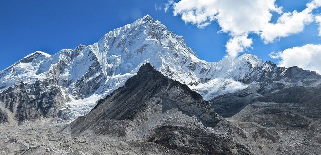 Альпіністів з Індії звинуватили в брехні про сходження на Еверест. Їх видало фото і свідки - Фото
