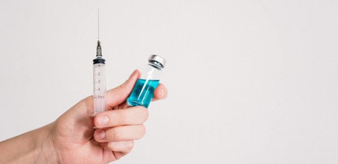 Чому побічні ефекти від вакцини проти COVID-19 – це добре – пояснює імунолог - Фото