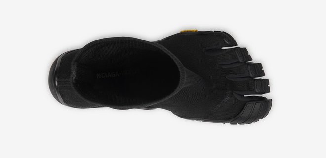 Бренди Balenciaga та Vibram створили взуття схоже на рукавички - Фото