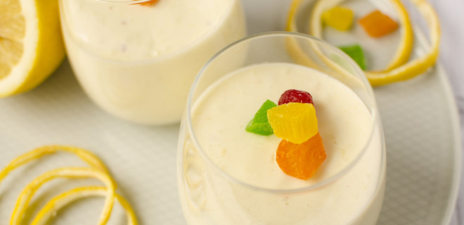 Рецепт ніжного десерту: желе з ряжанки з горіхами та сухофруктами - Фото