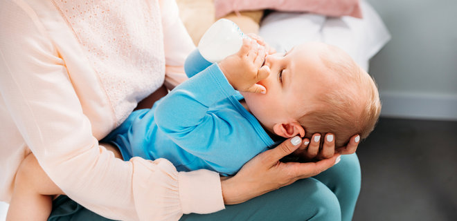 Скільки мікропластику потрапляє в організм немовляти з пляшечки для їжі. Дослідження - Фото