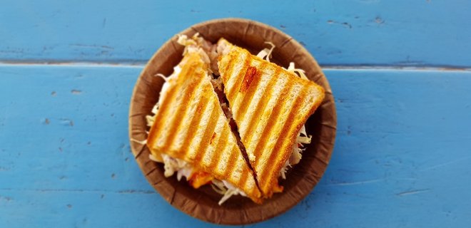 Рецепти смачних перекусів з гарячим сиром: хот-дог та сендвічі - Фото
