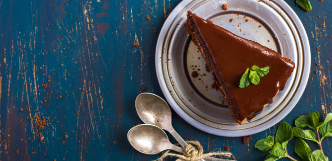 Швидкі шоколадні десерти: кекс у мікрохвильовці, шоколадна бомба та подвійний тарт - Фото