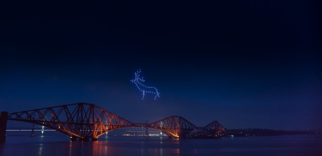 Дивіться вражаюче небесне шоу дронів у Шотландії - Фото