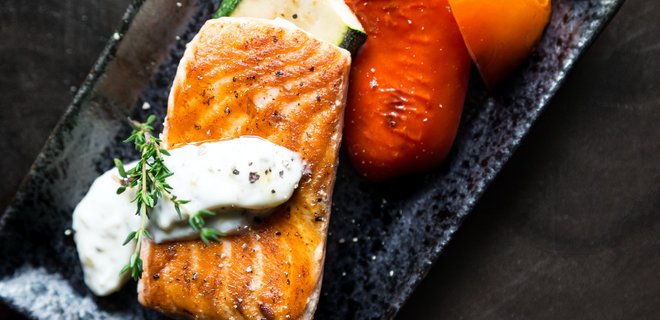 П’ять смачних та корисних рецептів з лососем для рельєфних м’язів - Фото