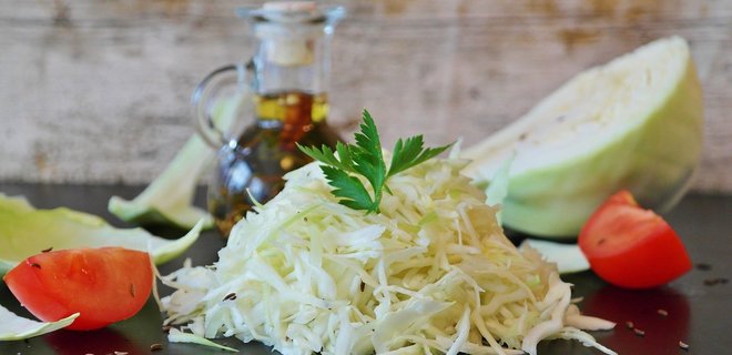 Рецепти вітамінних салатів з капустою. Смачно, швидко й бюджетно - Фото