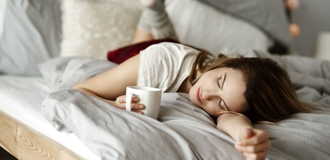 Чаювання перед сном. Які трав'яні чаї допомагають заснути та зменшують рівень тривоги - Фото