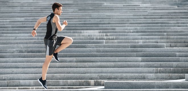 Тренування на вулиці. Три вправи на сходах для спалювання калорій та підтримки м'язів - Фото