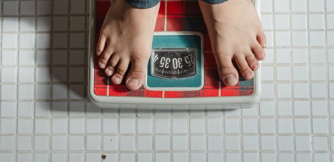 Чому наша вага іноді змінюється без причини. Пояснює спортивний дієтолог - Фото