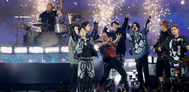 Відомий K-pop гурт BTS отримав головний приз на American Music Awards - Фото