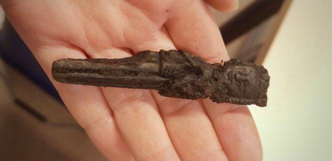 У Норвегії знайшли 800-річну короновану фігурку із соколом - Фото