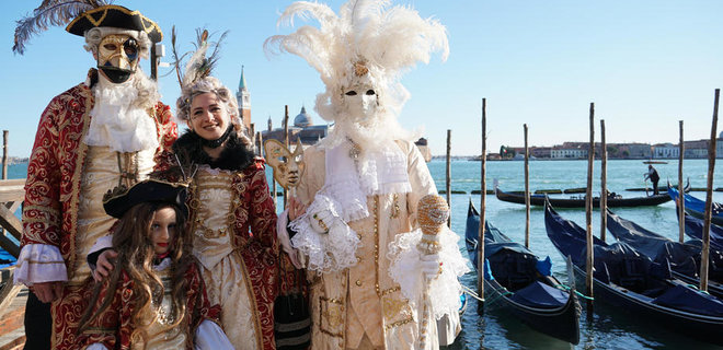 У Венеції розпочався легендарний карнавал. Через пандемію його не проводили два роки - Фото