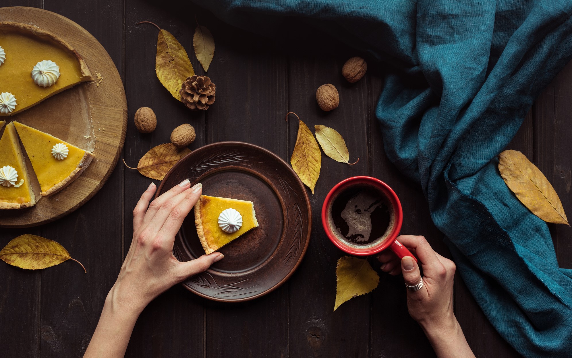 Тянет на сладкое и пироги к чаю: как не набрать вес осенью и зимой. Советует диетолог - Фото