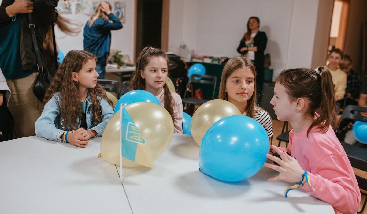 Як українці у Празі очно вчать дітей, яким відмовили школи Чехії, за українською програмою - Фото