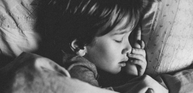 Деменцію та хворобу Паркінсона можуть спричинити погані сни в дитинстві  —  дослідження - Фото