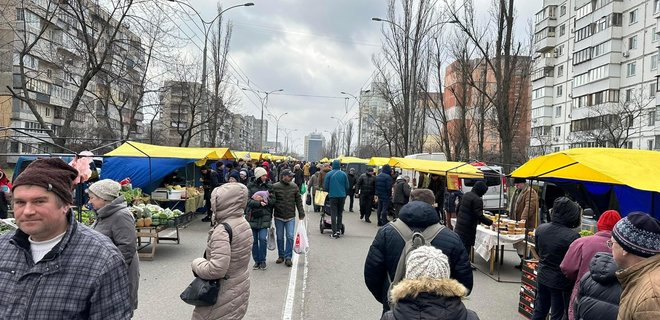 На киевских рынках и ярмарках можно будет расплачиваться картой - Фото