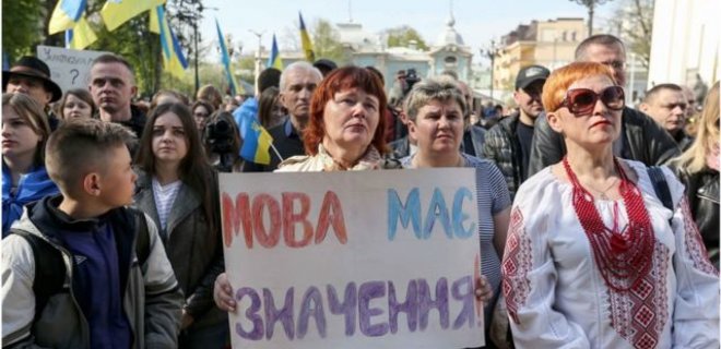 Киев оказался на первом месте по жалобам из-за нарушения языкового закона - Фото
