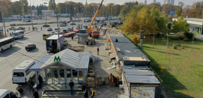 В Киеве продолжают демонтаж МАФов, препятствующих доступу к укрытиям - Фото