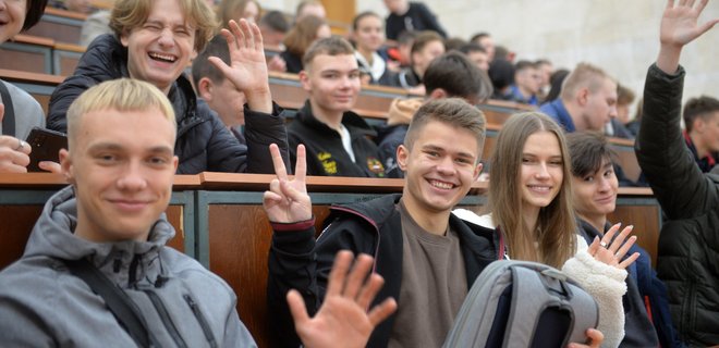 Як вступати абітурієнтам, які закінчили школу за кордоном — пояснення від Міносвіти - Фото