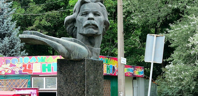 В Одессе снесут памятник Горькому - Фото