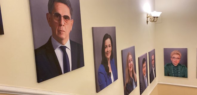 Портреты экс-министров Минздрава сняли после осуждения общества - Фото
