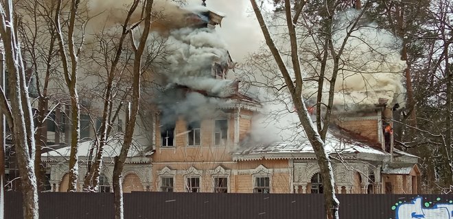Активісти закликають відновити дачу-пам’ятку в Пущі-Водиці — вона пережила три пожежі 
 - Фото