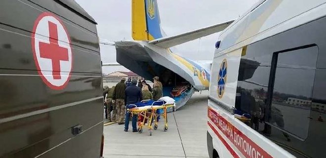 Еще 57 украинцев, пострадавших от войны, эвакуировали на лечение за границу — Минздрав - Фото