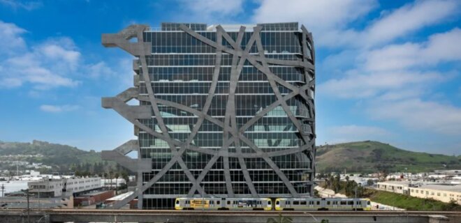 У Лос-Анджелесі звели будівлю, рівень сейсмостійкості якої вп’ятеро перевищує норму — фото - Фото