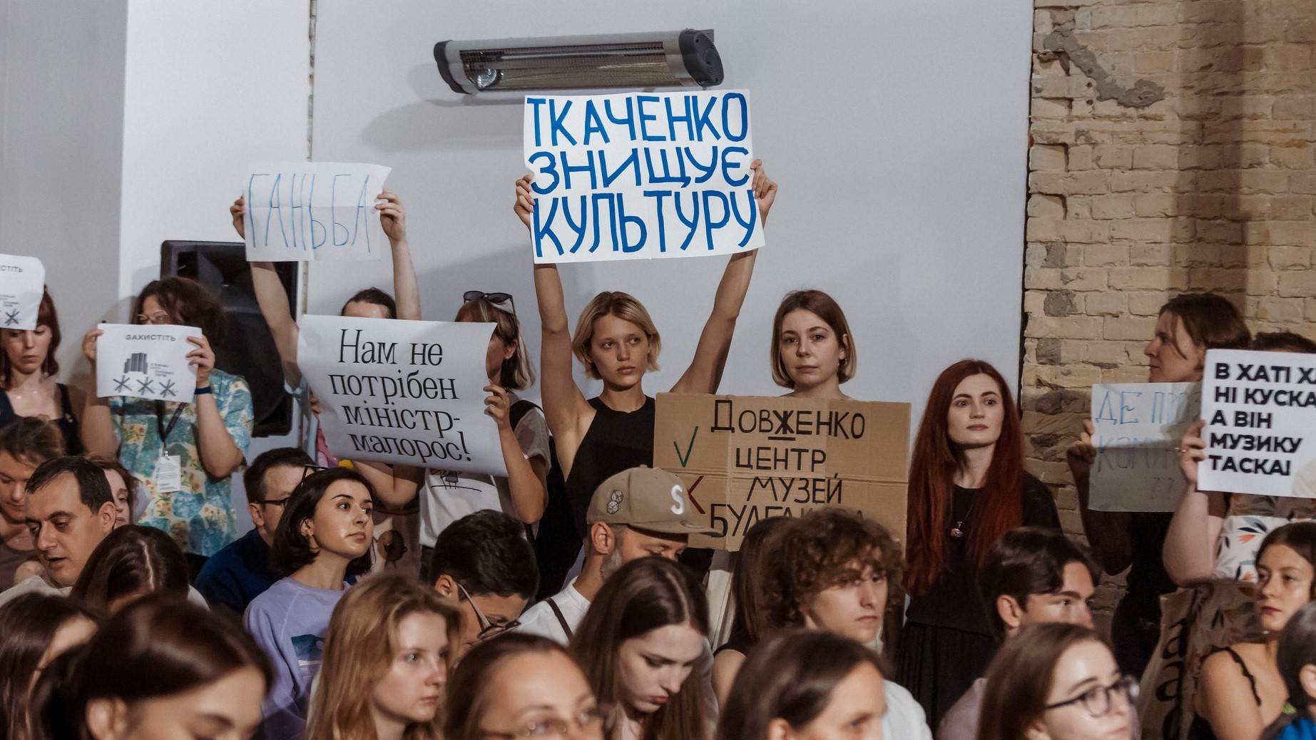 Діалог мовою петицій. Чому вже втретє збирають голоси за звільнення Олександра Ткаченка - Фото