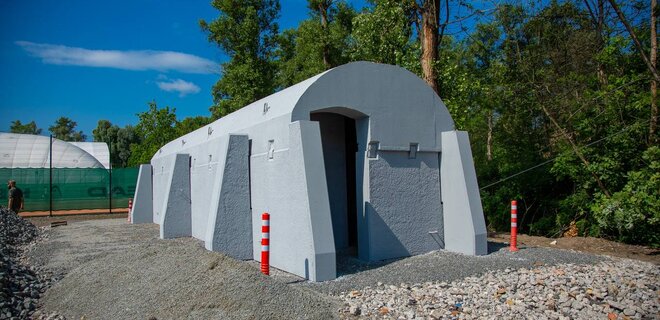 В Киеве установили первое мобильное укрытие из бетона — фото - Фото
