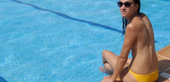 Жінкам в Каталонії не можуть заборонити перебувати в громадських басейнах топлес - Фото