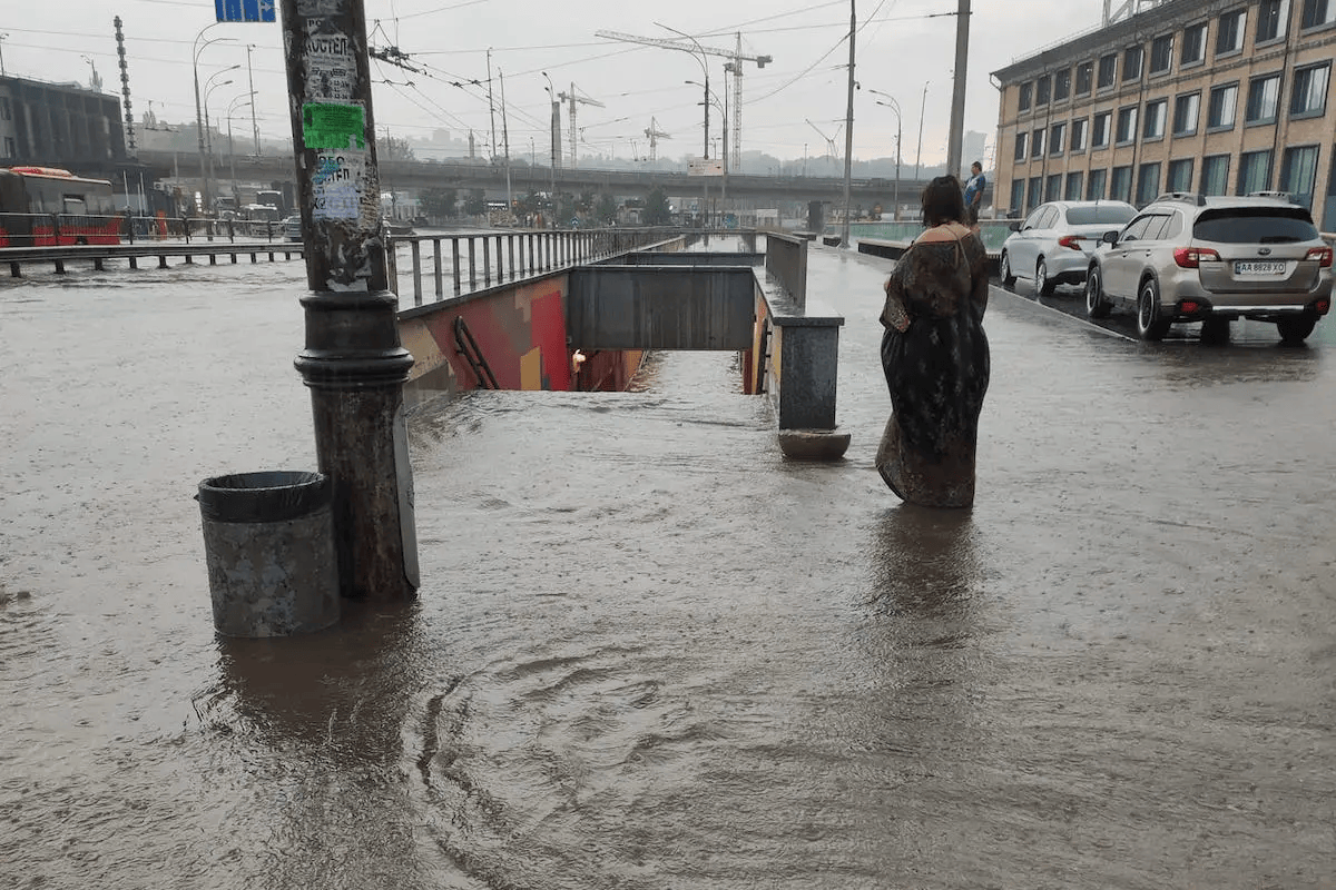 Київ постійно затоплює після дощів — що робити та чому річ не лише у зливнівках - Фото