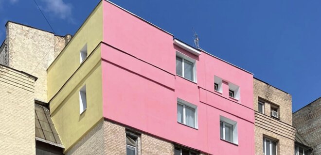 На Подолі невідомі обшили фасад  унікального архітектурного об'єкта рожевим пінопластом - Фото
