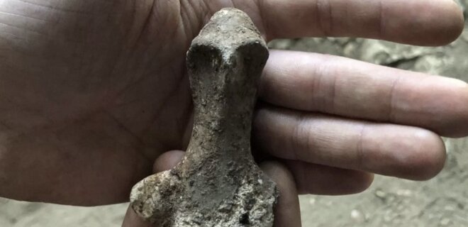 В итальянской пещере нашли глиняную фигуру, которой 7000 лет - Фото