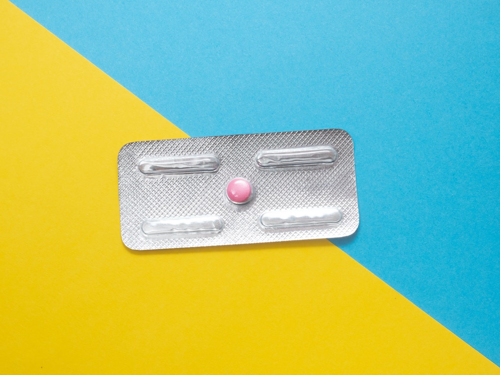 Экстренная контрацепция без рецептов – за или против. Отвечают активисты и врачи - Фото