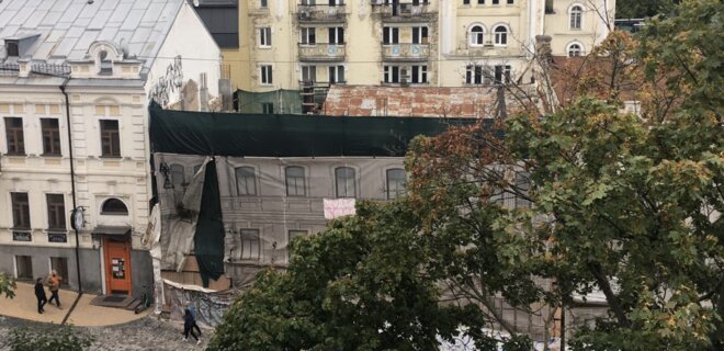 На Андреевском спуске в Киеве остановили разбор исторического дома - Фото