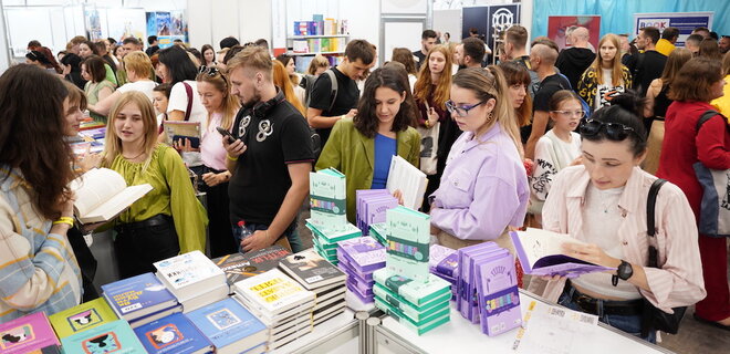 Более 25 000 посетителей и 800 000 грн на книги для военных. Как прошел KyivBookFest - Фото