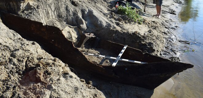 Неизвестные украли часть старинной деревянной лодки, найденной возле Чернигова - Фото