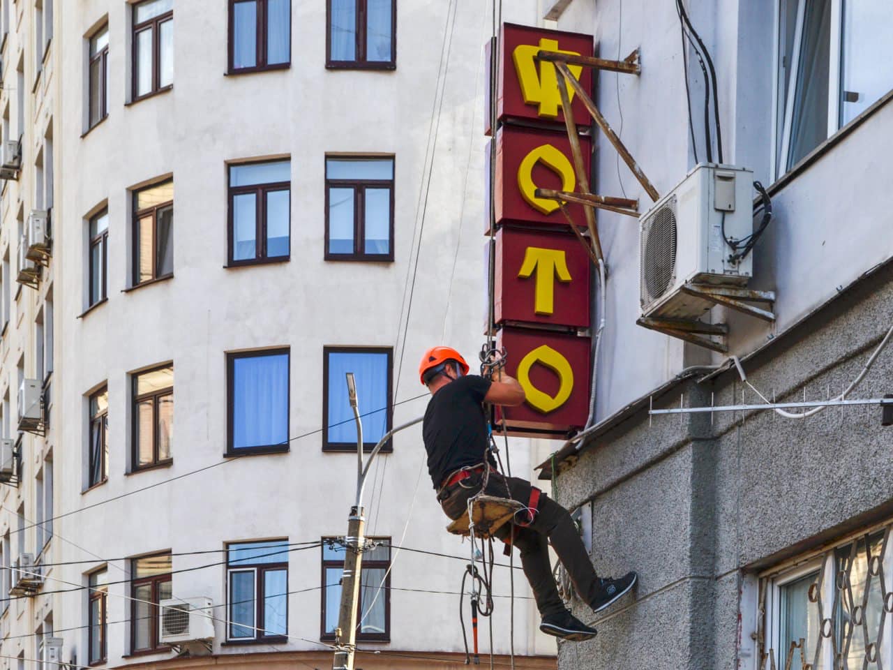История спасения. Кто восстанавливает советские вывески в Киеве и что дает бизнесу - Фото