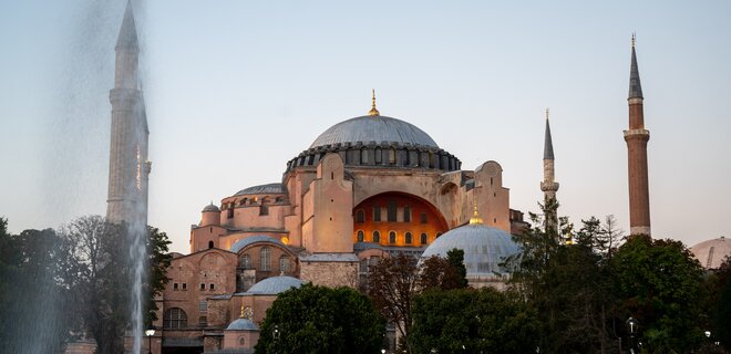 В Стамбуле вход в Софийский собор будет платным для иностранцев - Фото