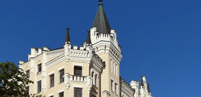 На памятнике архитектуры в Киеве сооружают незаконную надстройку - Фото
